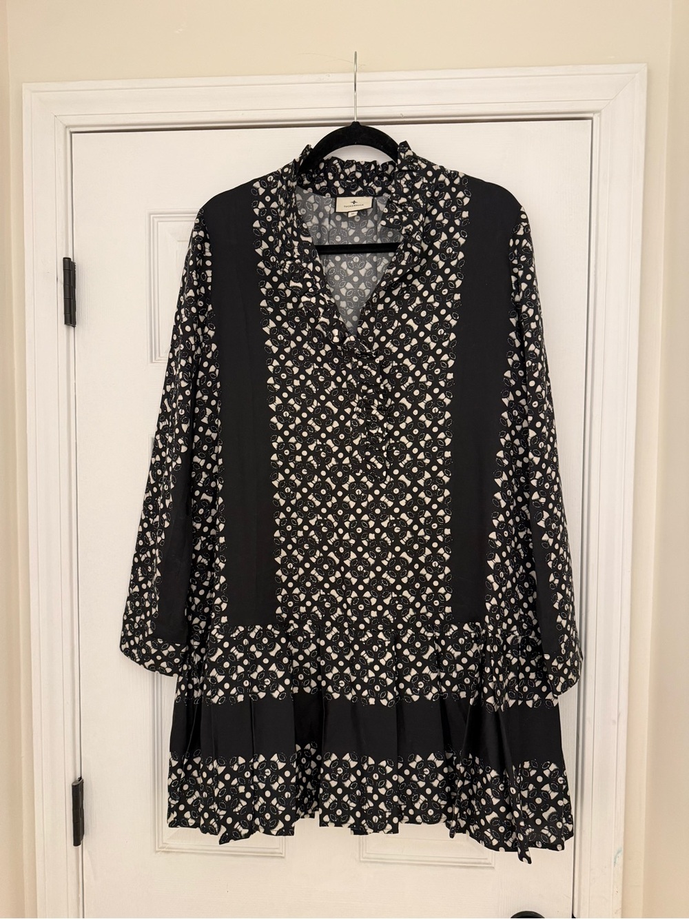 Tuckernuck Black and White Long-Sleeve Printed Tunic Dress